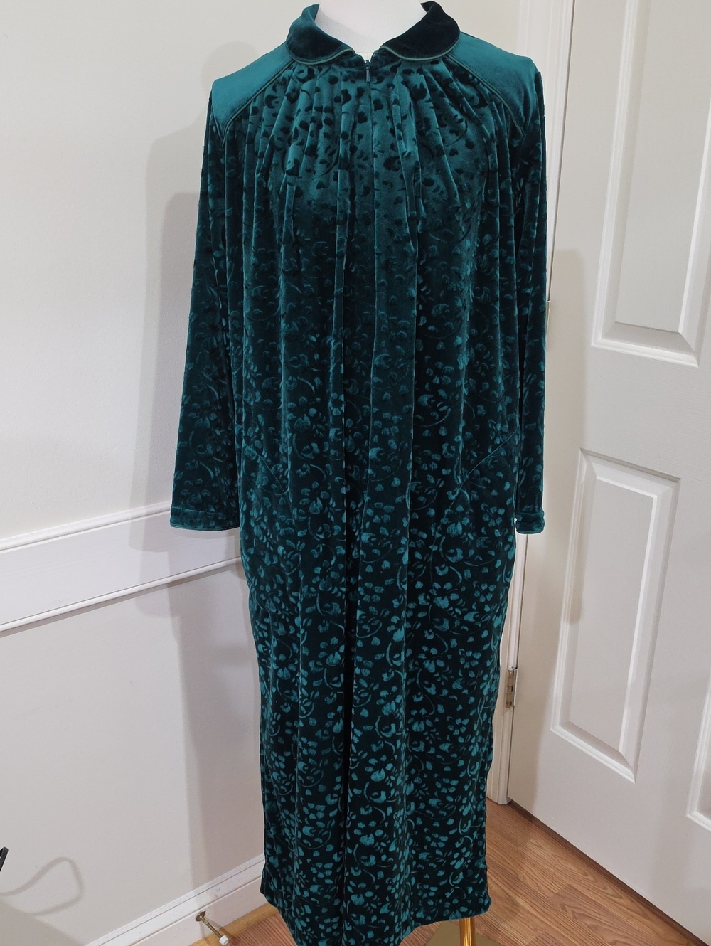 Vintage Cybernetic Emerald Green Velour Zip Front Robe Housecoat - Size PS